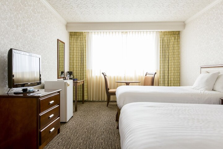 Room 13 of 32