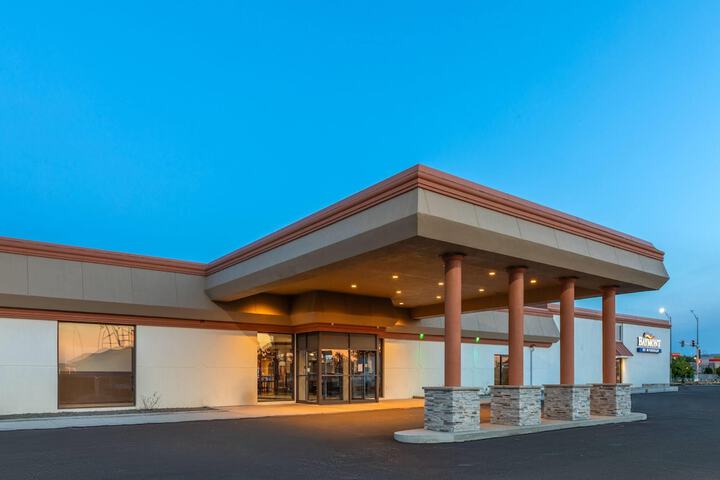 Baymont by Wyndham Jamestown Conference Center & Water Park