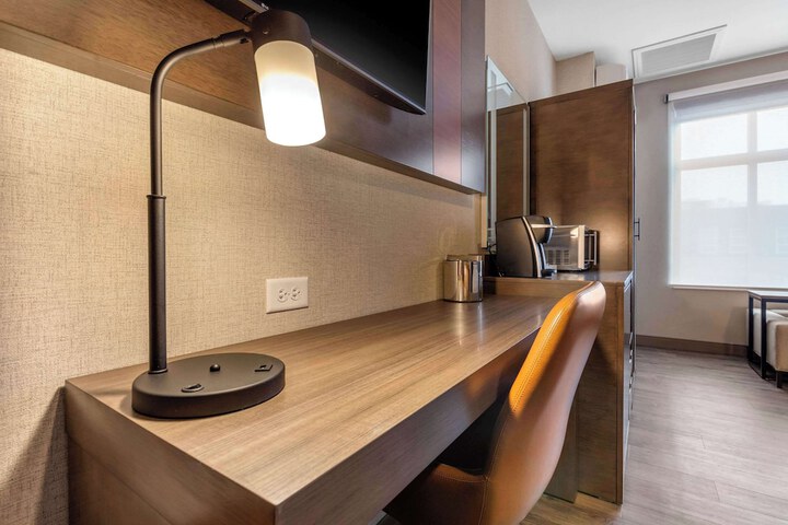 Room 32 of 47