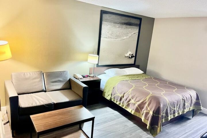 Room 6 of 21