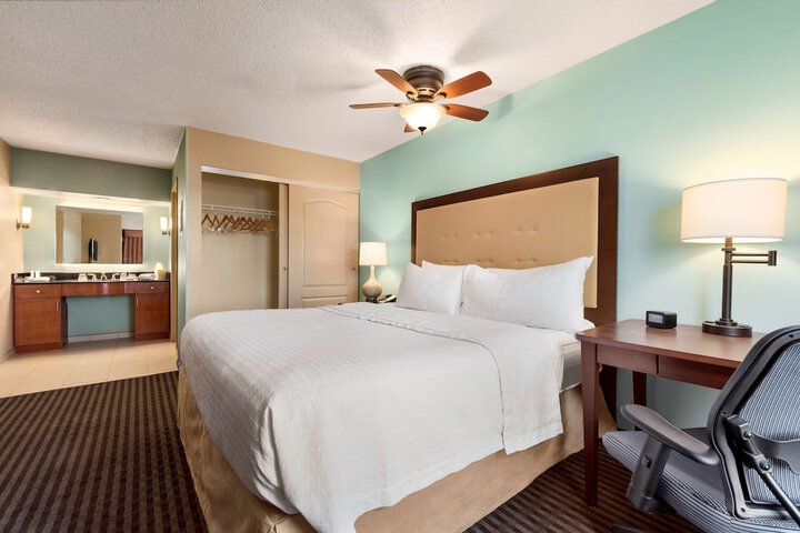 Room 13 of 28