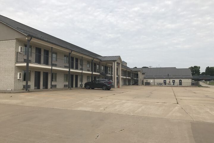 Days Inn by Wyndham Grove