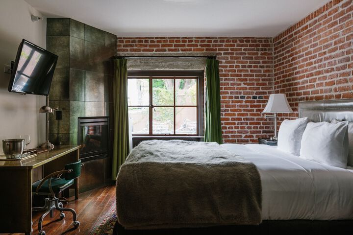 Room 16 of 35