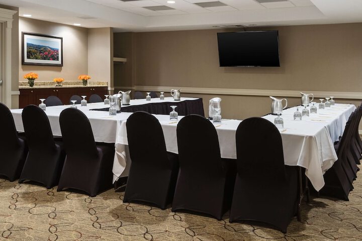 DoubleTree Suites by Hilton Hotel Cincinnati - Blue Ash