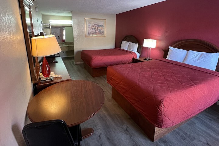 Room 6 of 11