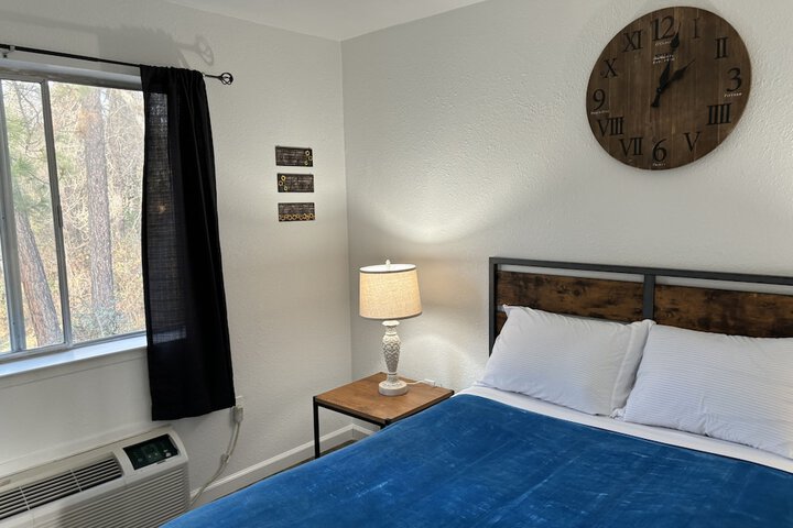 Room 73 of 158