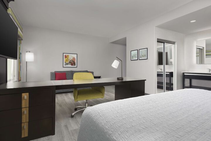 Room 21 of 34