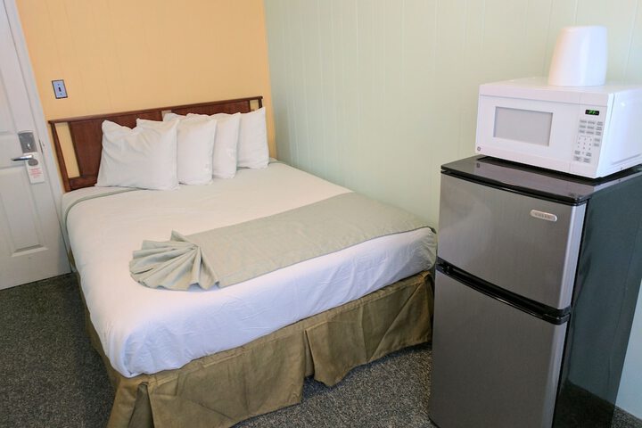 Room 8 of 16