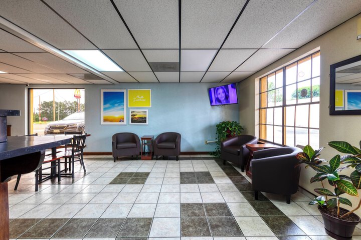 Executive Inn & Suites