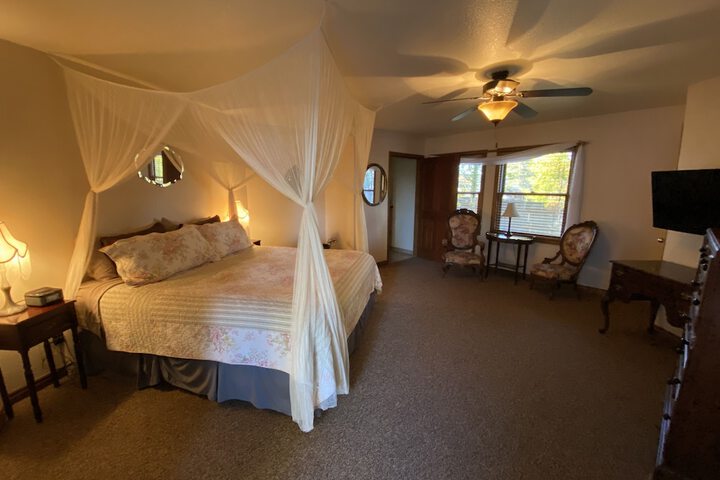 Room 11 of 40