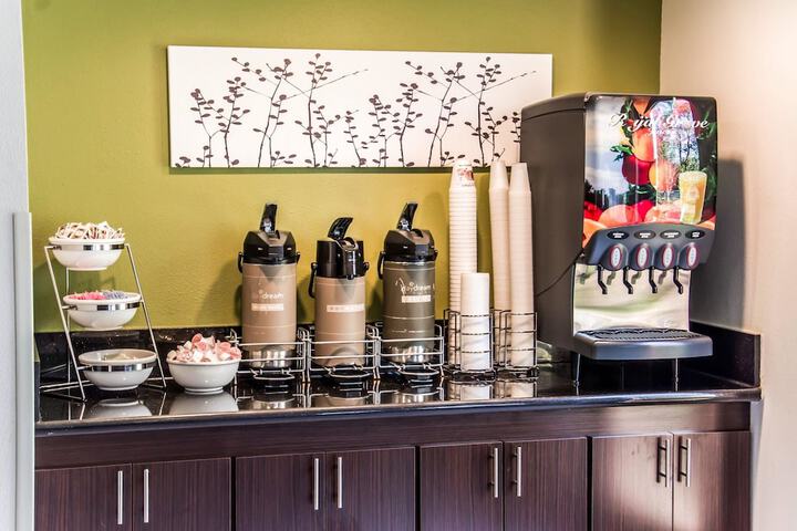Breakfast/Coffee Service 30 of 33