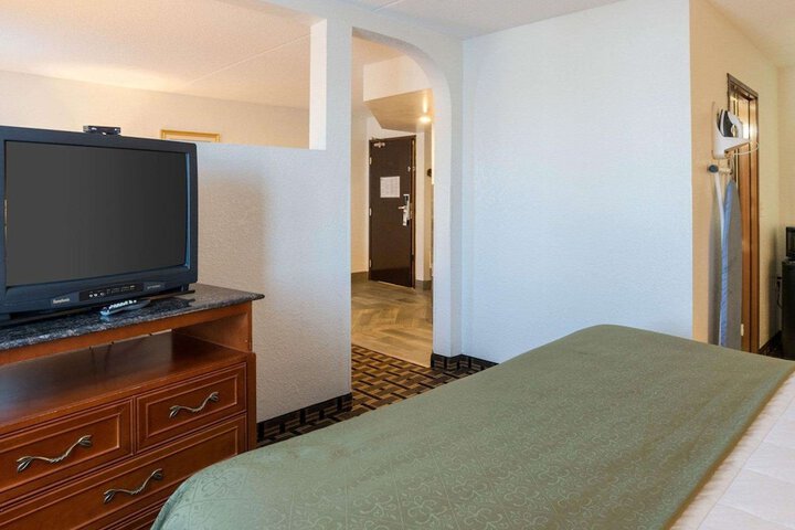 Room 15 of 37