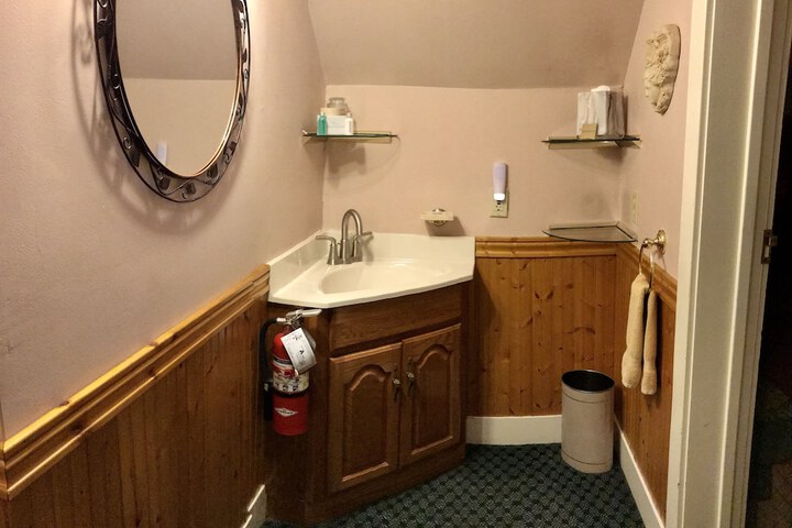 Room 45 of 79