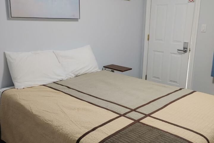 Room 2 of 20