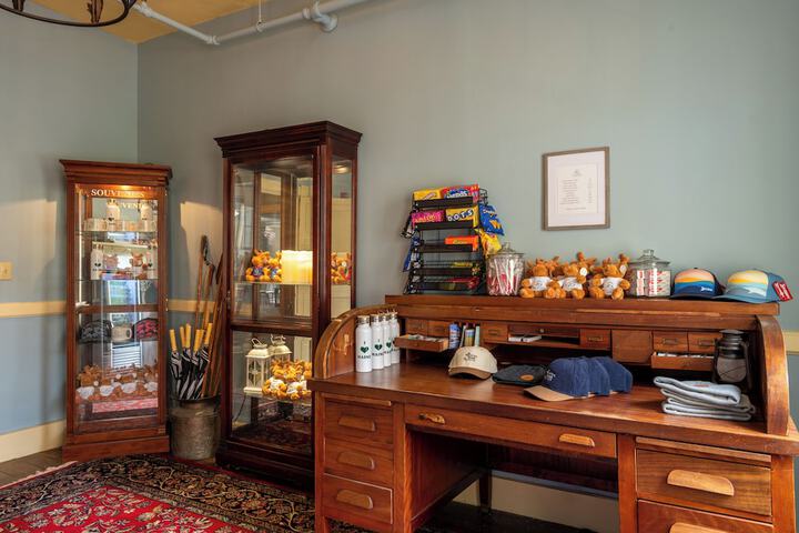 Gift Shop 112 of 134