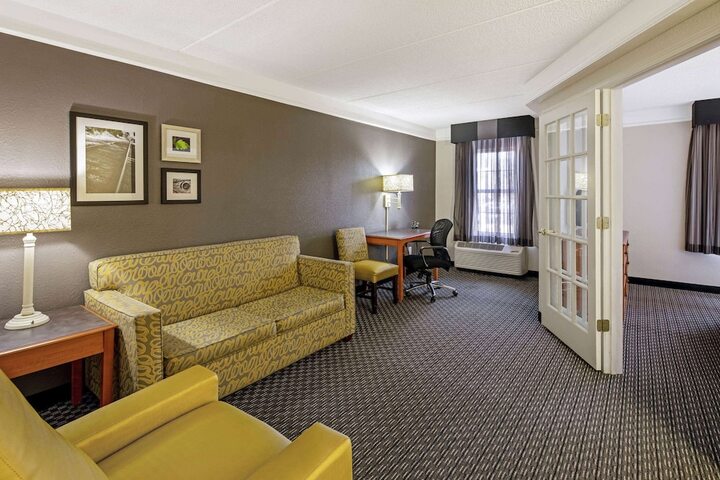 Room 22 of 34