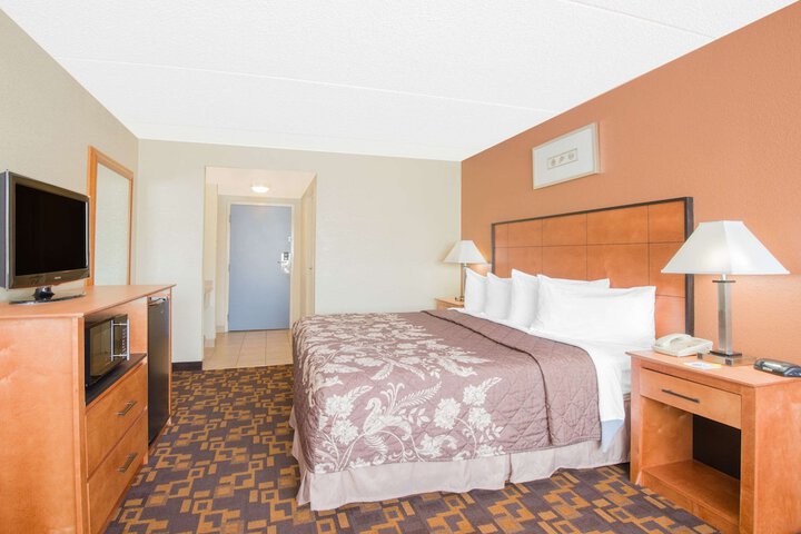 Room 10 of 22
