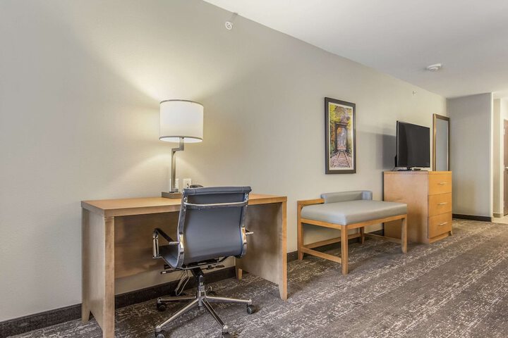 Room 34 of 40