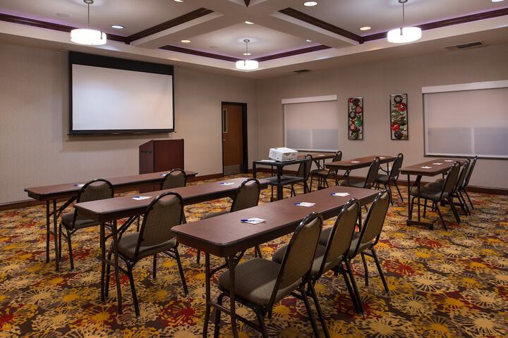 Holiday Inn Express Hotel & Suites Pittsburg by IHG