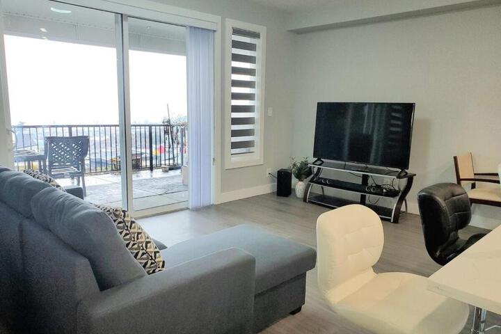 Stunning Ocean View Modern 1 BDR Private Entry Suite