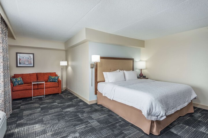 Room 6 of 33