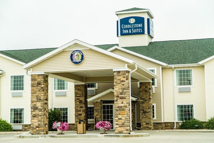 Cobblestone Inn & Suites - Winterset IA