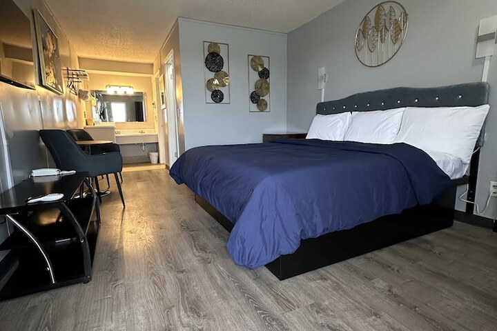 Room 9 of 26