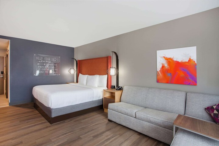 Room 30 of 41