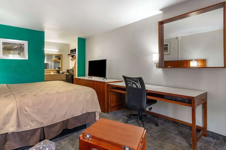 Room 16 of 30