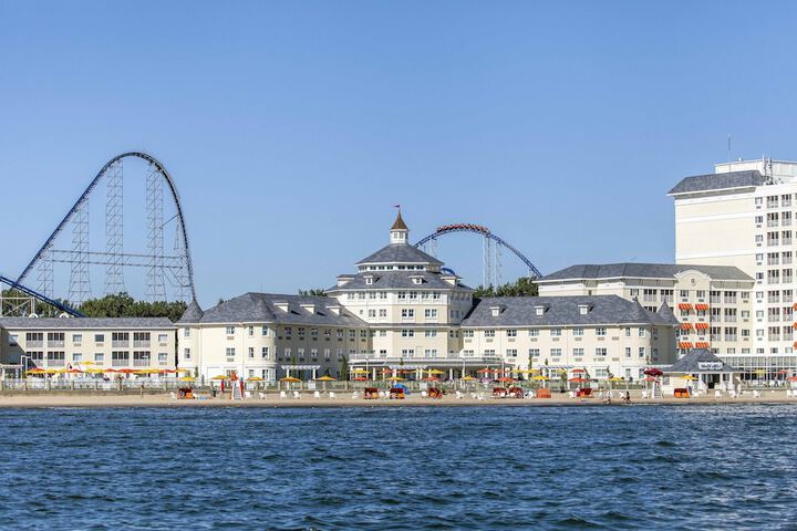 Cedar Points Hotel Breakers