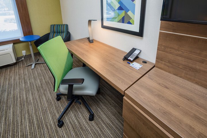 Holiday Inn Express and Suites Modesto by IHG