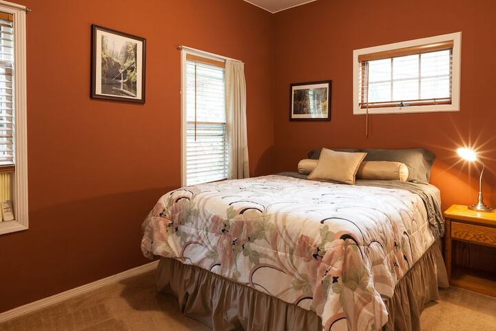 Room 10 of 18