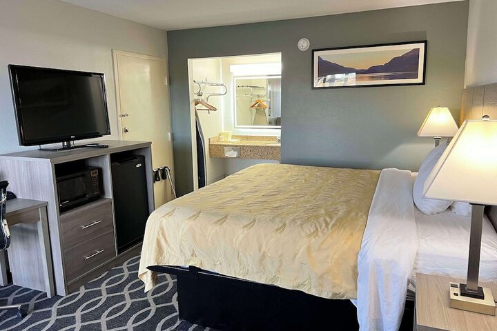 Room 15 of 28