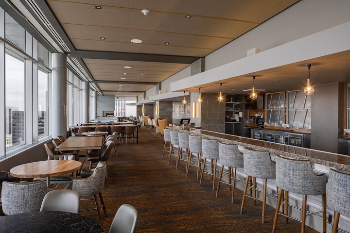 Lounge 77 of 93