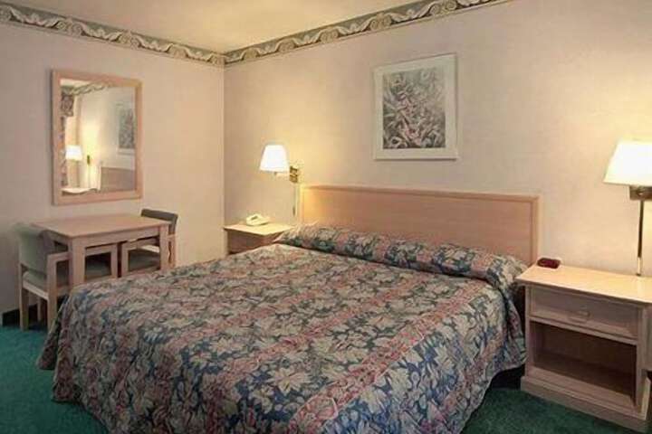 Room 10 of 24