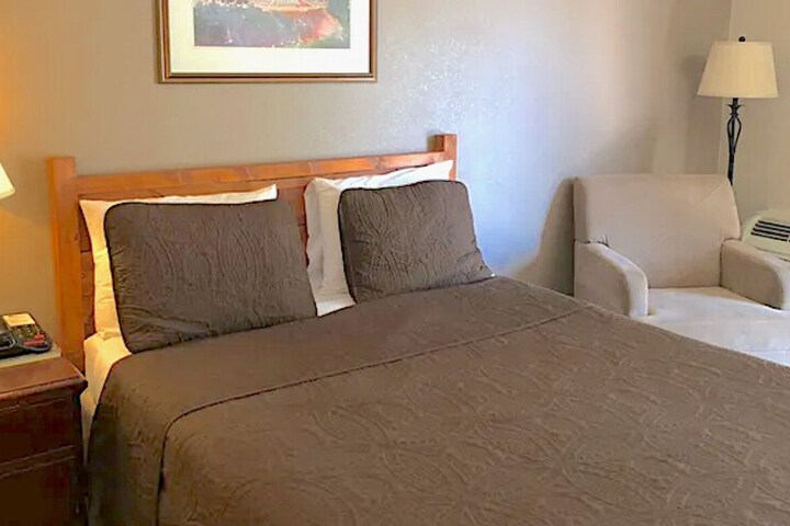 Timber Lodge Inn