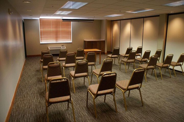Country Inn & Suites by Radisson Lansing, MI