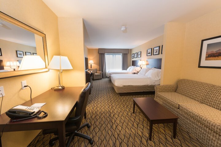 Room 10 of 28