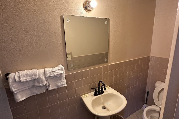Crestview Motel Inc