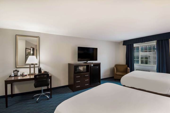 Room 13 of 32