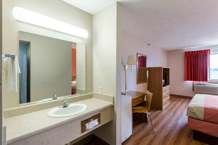 Motel 6 Percival IA
