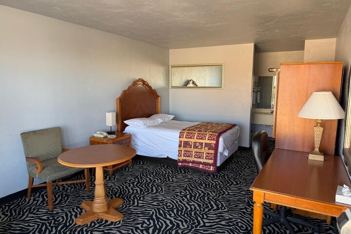 Room 14 of 36