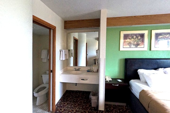 Room 10 of 15