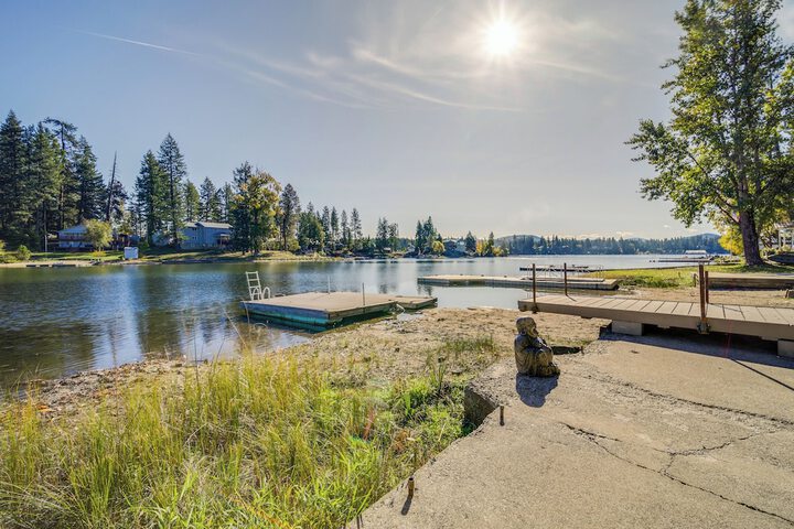 Newport Cabin on Diamond Lake w / Private Boat Dock