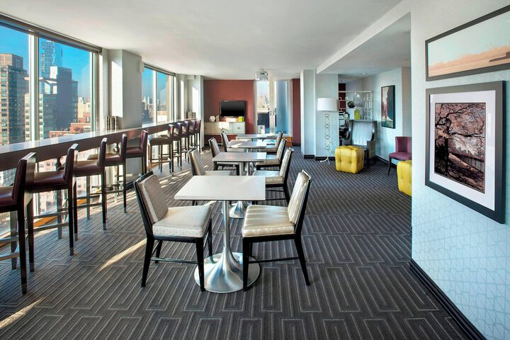 Lounge 54 of 63