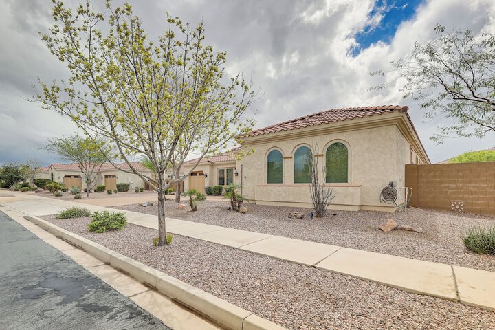 Luxury Queen Creek Home w / Calming Pool Oasis!