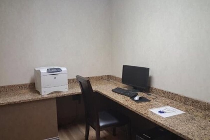 Business Center 39 of 41