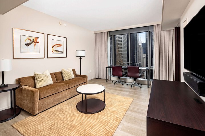 Room 17 of 36