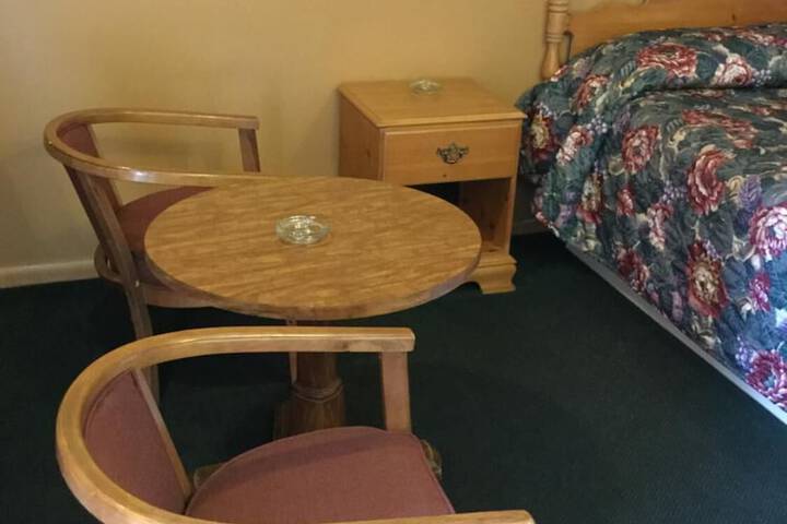 Room 11 of 18