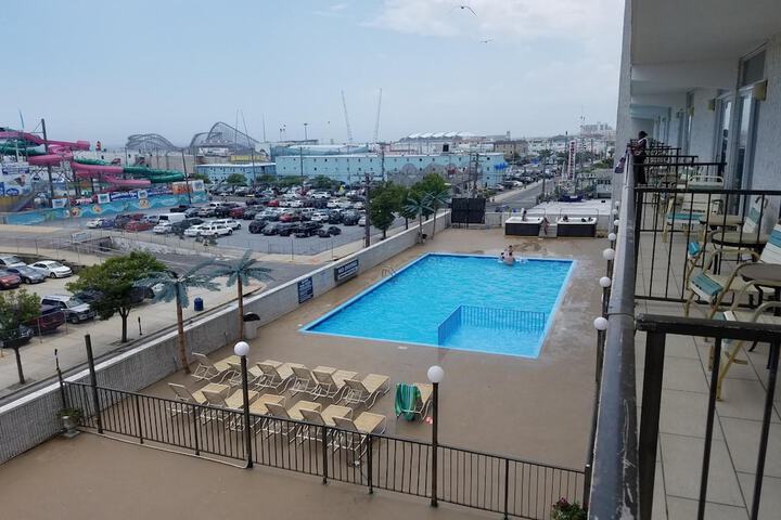 Pool 4 of 33